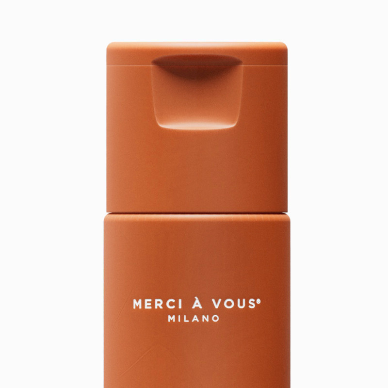 Nourishing shampoo for curly or wavy hair